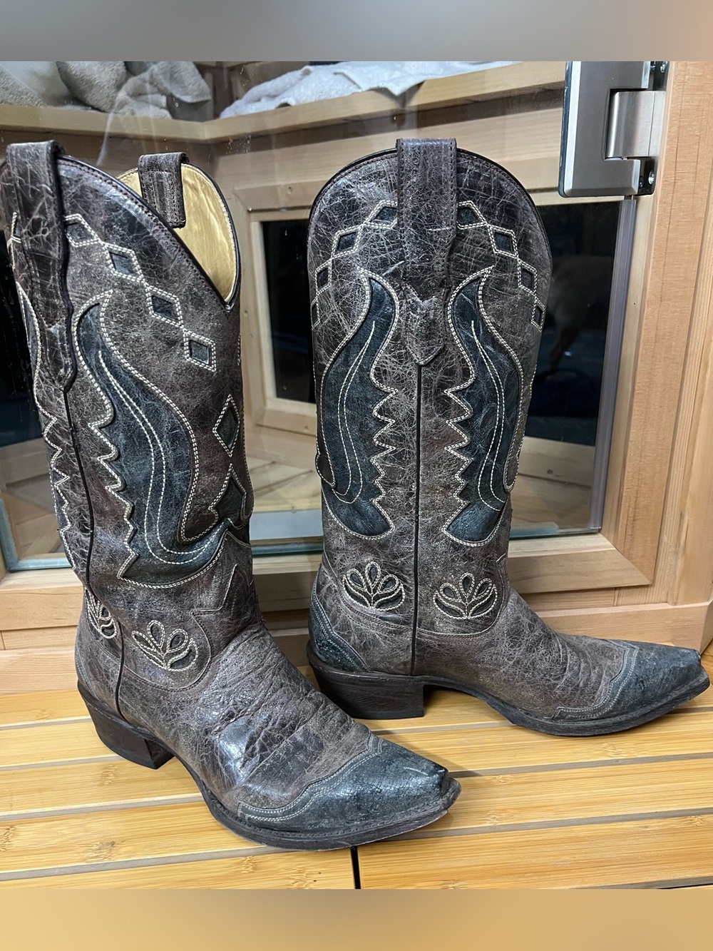 Stetson Women’s Distressed Leather inlay Cowboy Boots size 10